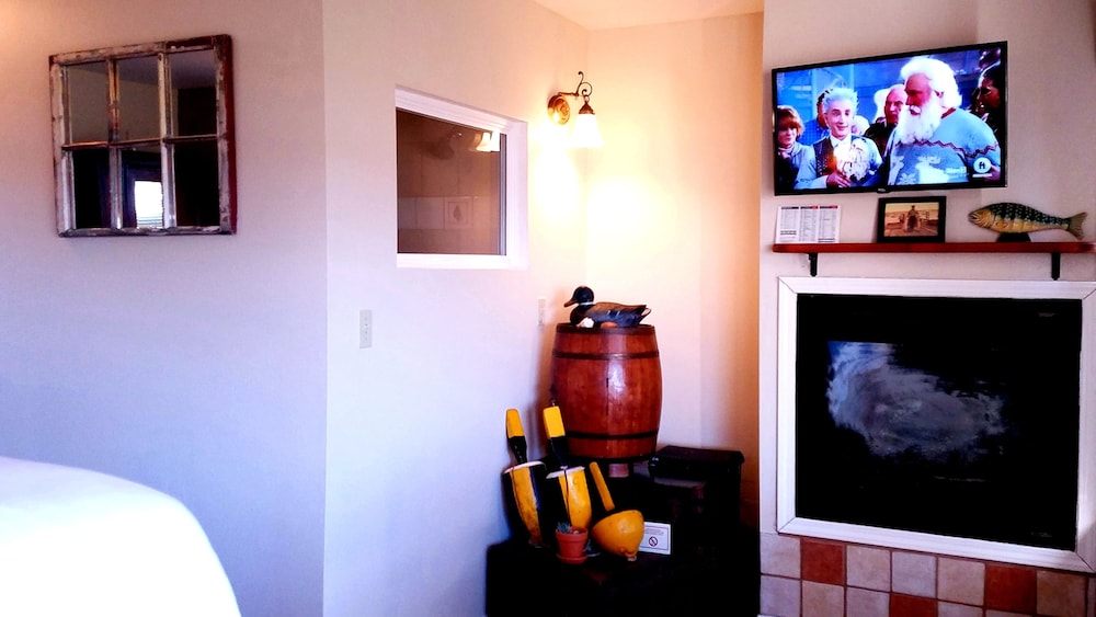 Captain's Inn at Moss Landing - photo 58