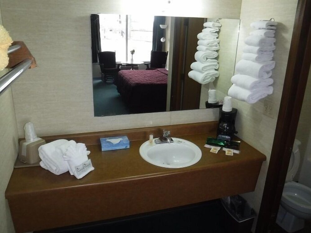 Colonial Mountain Inn - photo 23