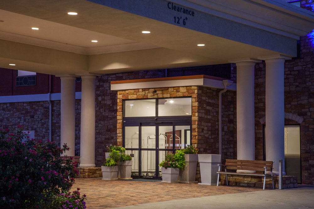 Holiday Inn Express & Suites Texarkana by IHG - photo 50