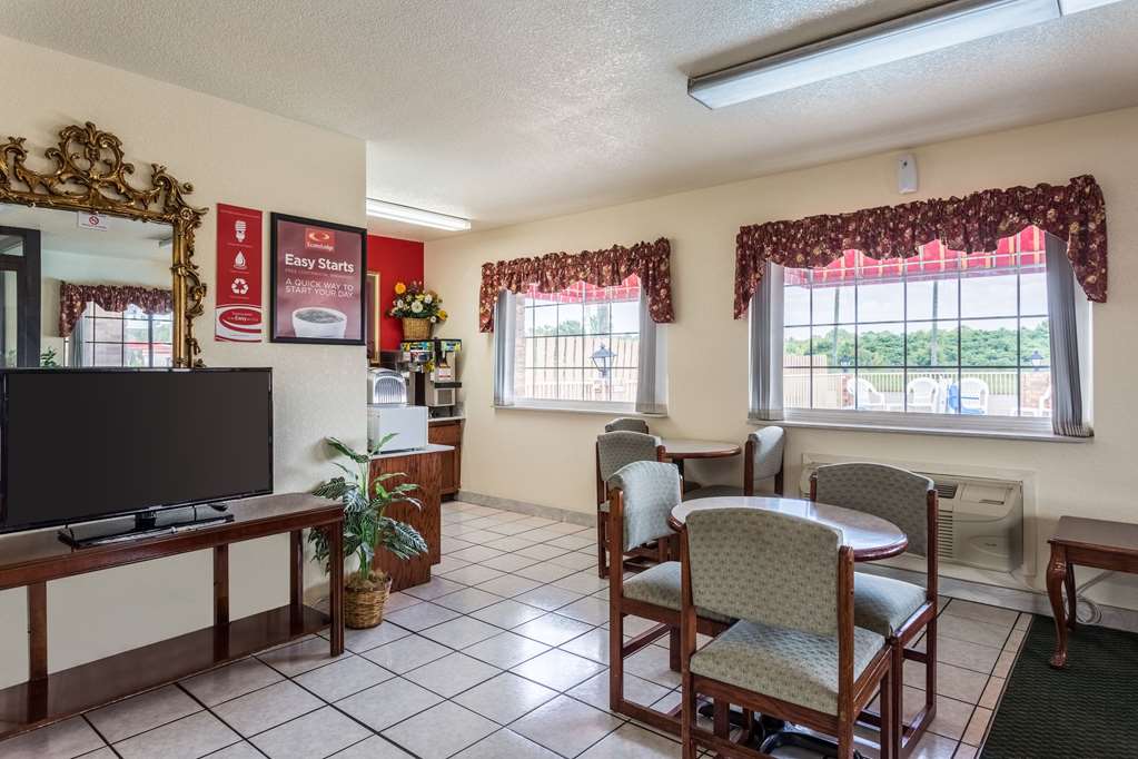 Econo Lodge & Suites Brinkley - photo 7