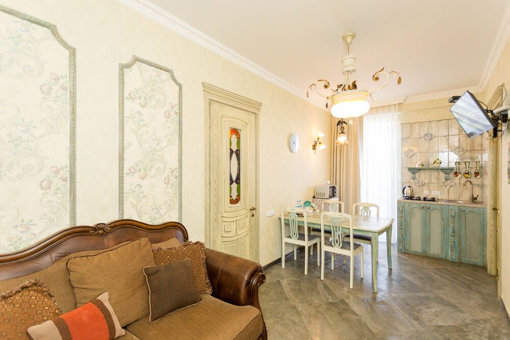 Falcon Apartments Sapphire — 4-Star Luxury Hotel in Tbilisi, Georgia