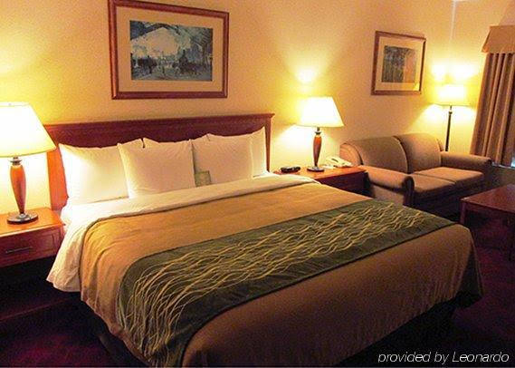 Hotel Comfort Hotel Conference Centre in Victoria, Canada