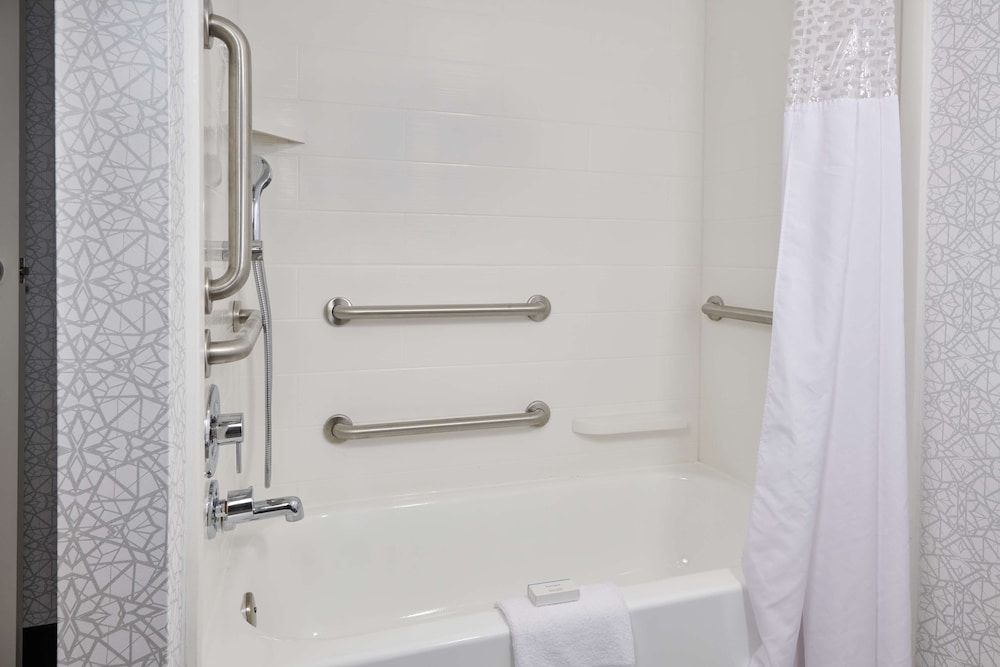Hampton Inn Fairfax City - photo 30