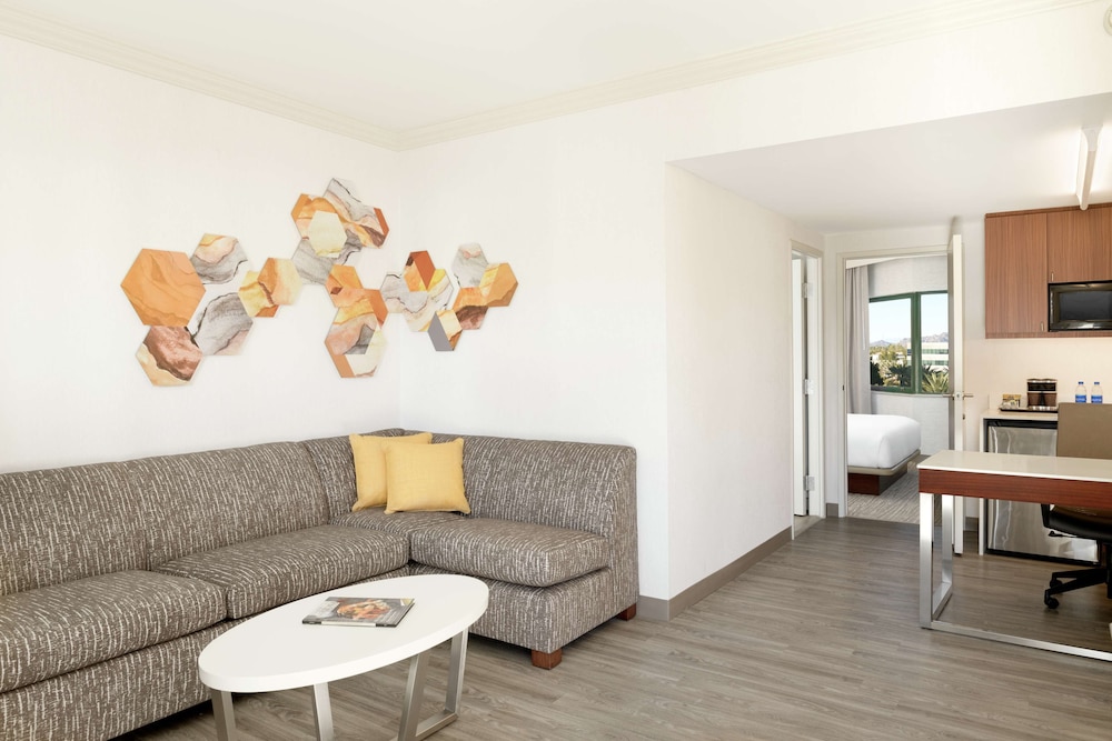 DoubleTree Suites by Hilton Phoenix - photo 22