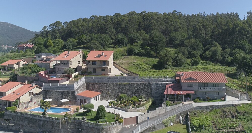 Hotel Liñares — hotel in Poio