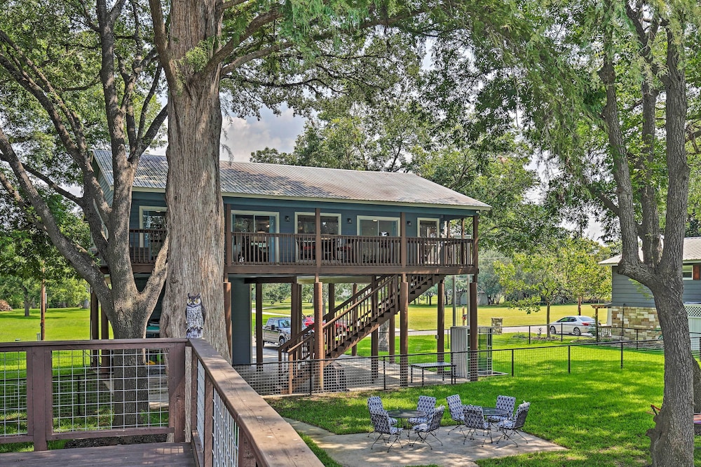 Guadalupe River Retreat w Private Yard — hotel in Seguin
