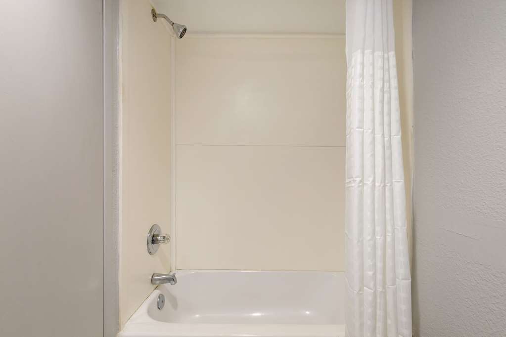 Clarion Hotel & Suites BWI Airport North - photo 20