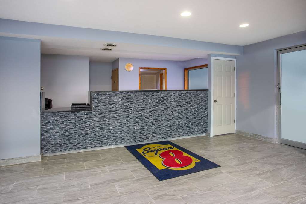 Super 8 by Wyndham Missouri Valley - photo 3