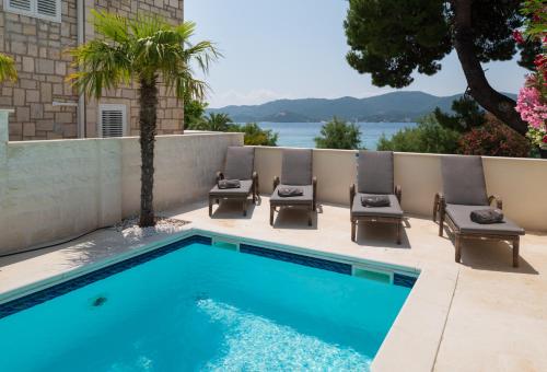 Villa Suartini Viganj Pool or Jakuzzi — 4-Star Luxury Hotel in Orebic, Croatia