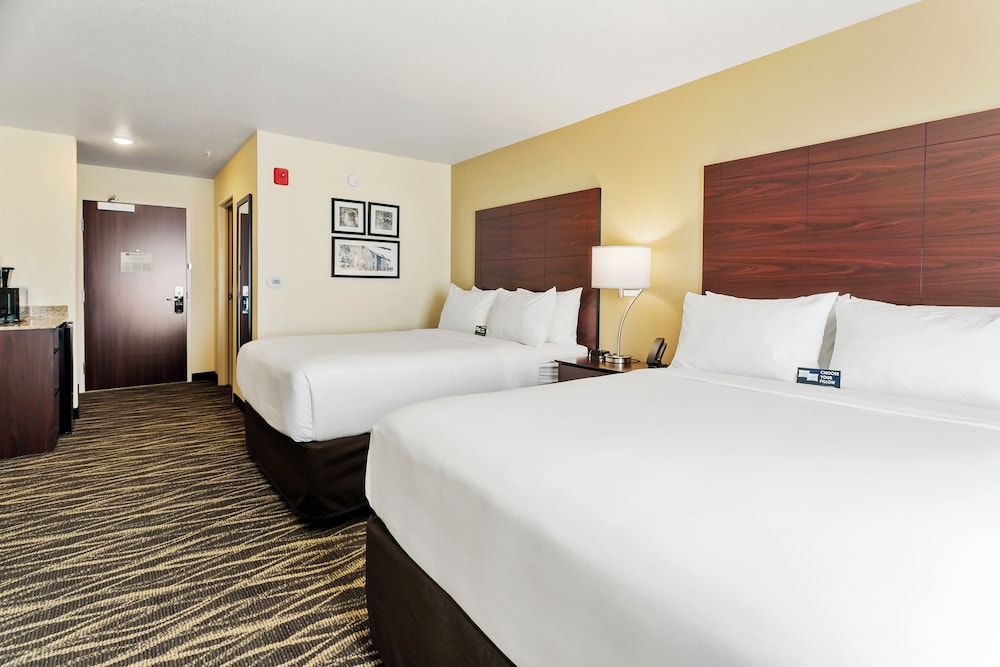 Cobblestone Hotel & Suites Wickenburg - photo 28