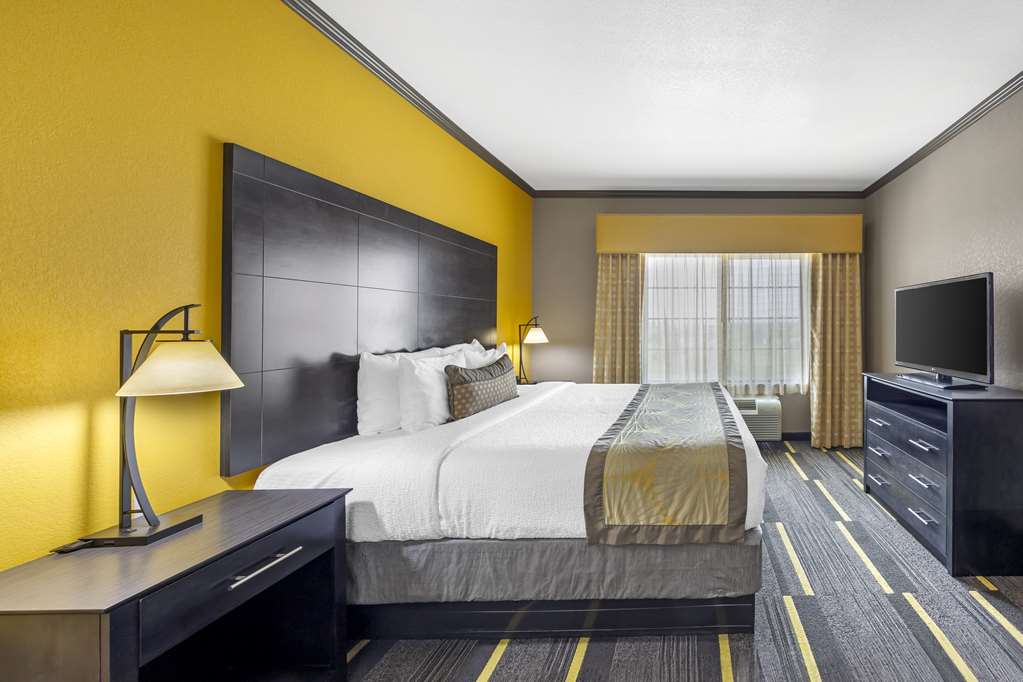 Best Western Plus Emerald Inn & Suites - photo 17