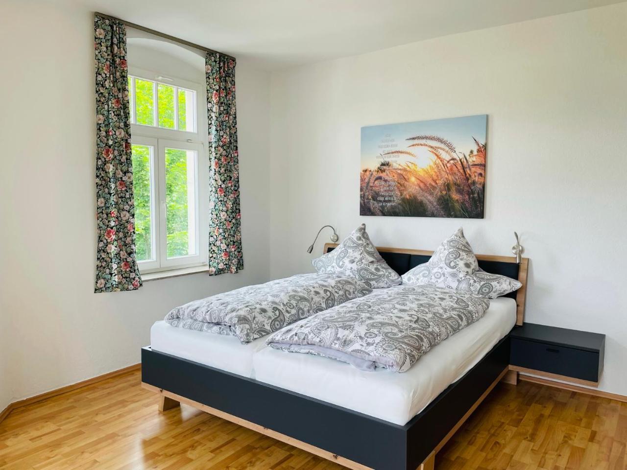 Gluck Auf Lichtdurchflutete Schicke Ferienwohnung in Zwickau — 4-Star Luxury Hotel in Zwickau, Germany