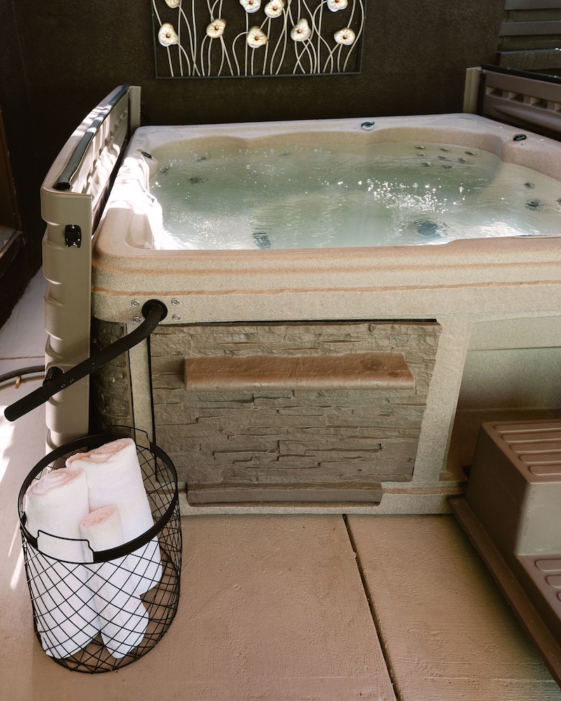 Highland Haven Creekside Inn - photo 113