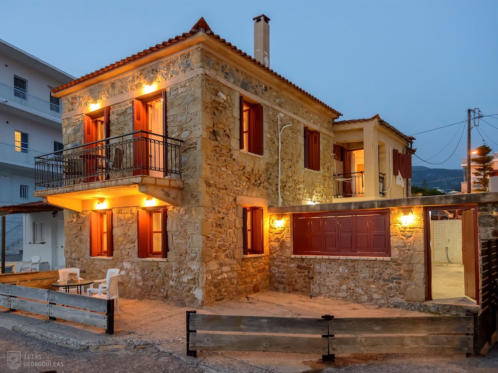 Waveside Sanctuary Luxurious Seastone Villa — 4-Star Luxury Hotel in Messini, Greece