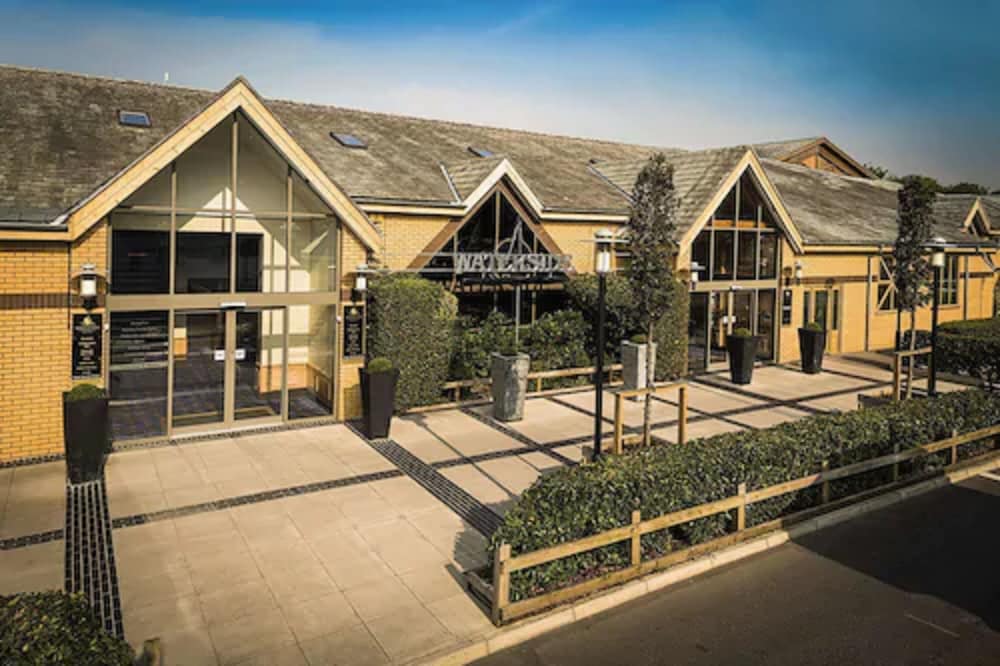 Waterside Holiday Park & Spa — 5-Star Luxury Hotel in Weymouth, United Kingdom