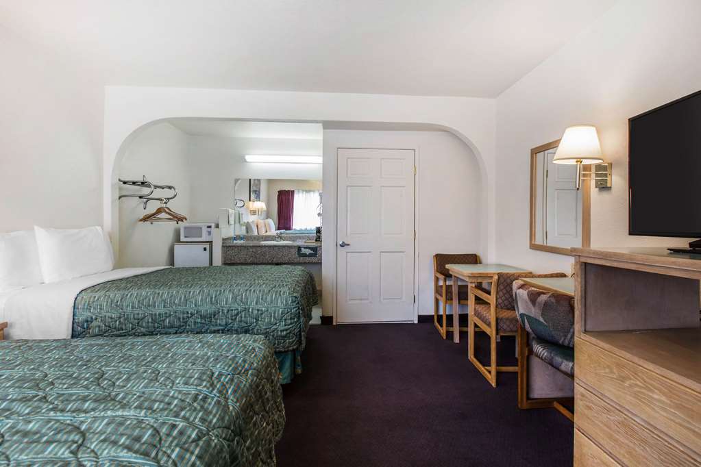 Rodeway Inn Beaumont 1 10 - photo 7