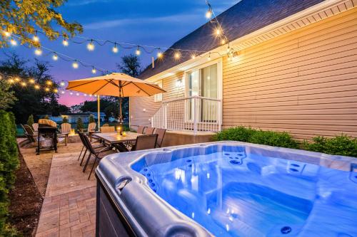 Cedar Point Kalahari Sports Force Hot tub Fire pit EV Pets Beach Fireplace Park in Huron, United States