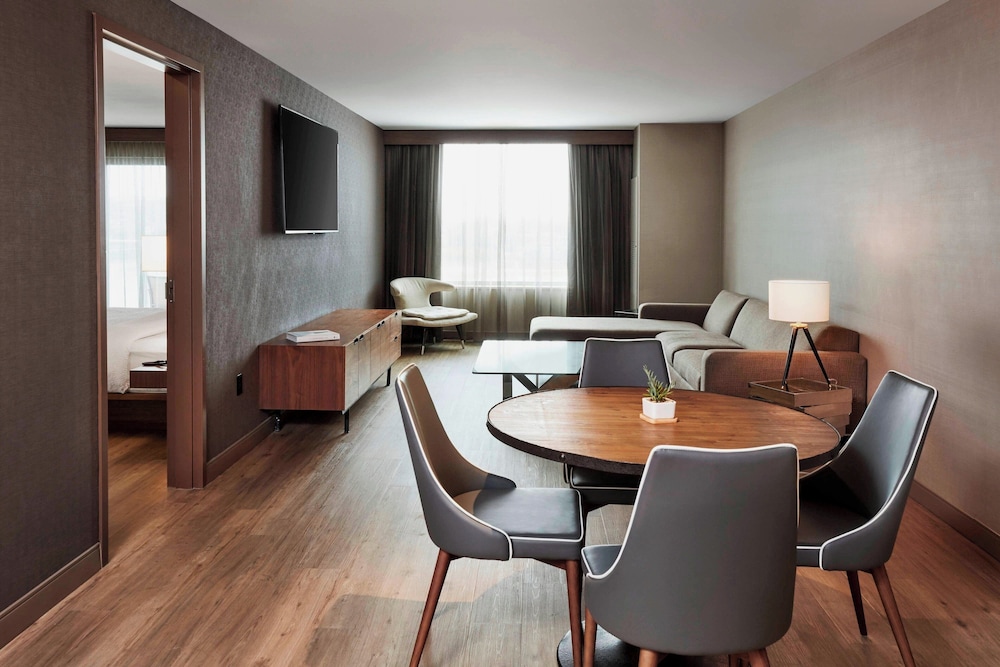 AC Hotel by Marriott Cincinnati at The Banks - photo 25