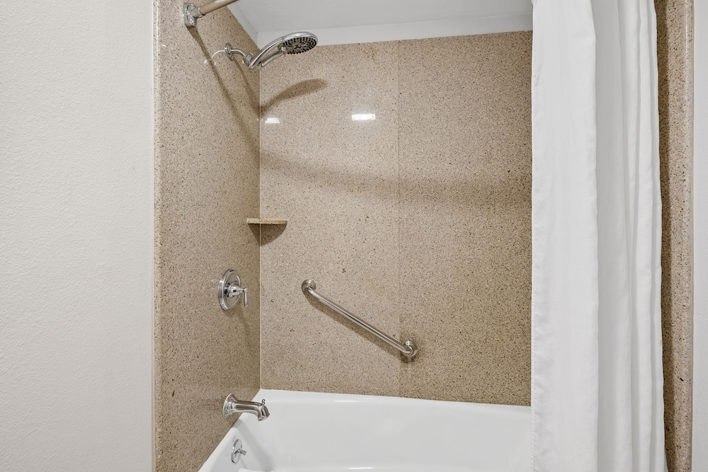 Vagabond Inn Whittier - photo 21