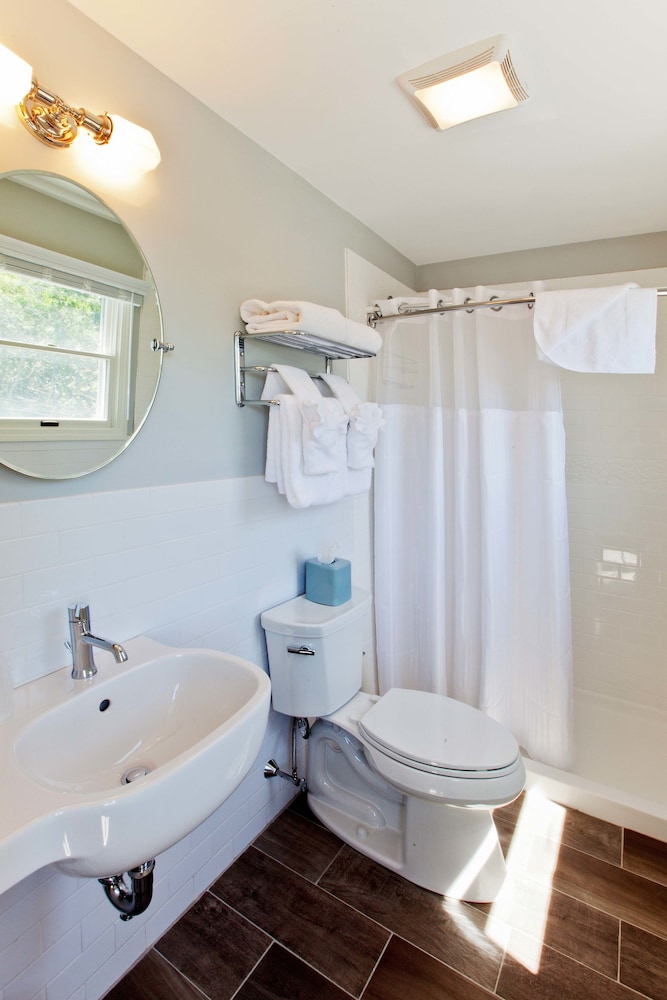 Seaglass Inn & Spa - photo 17