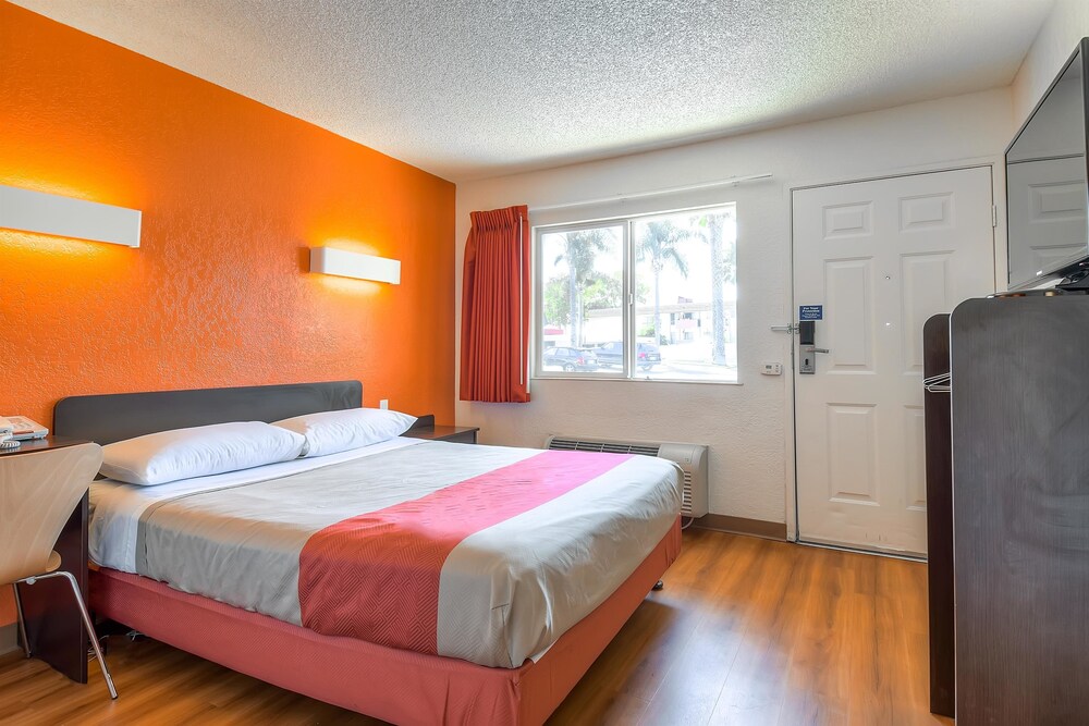 Motel 6 Los Angeles Long Beach - photo 19