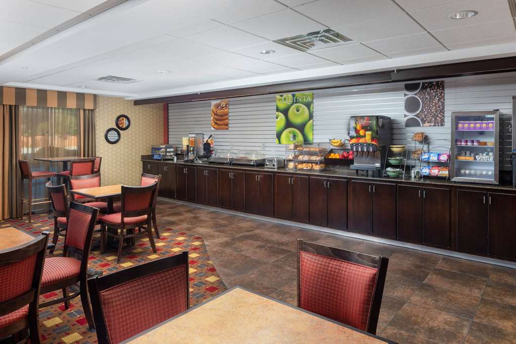 La Quinta Inn & Suites by Wyndham Warner Robins Robins AFB - photo 28