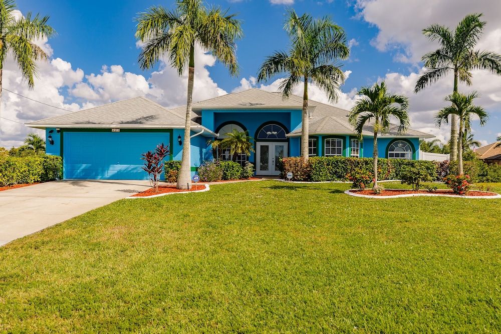 Villa Candy by Pretty Cape Homes — 4-Star Luxury Hotel in Cape Coral, United States