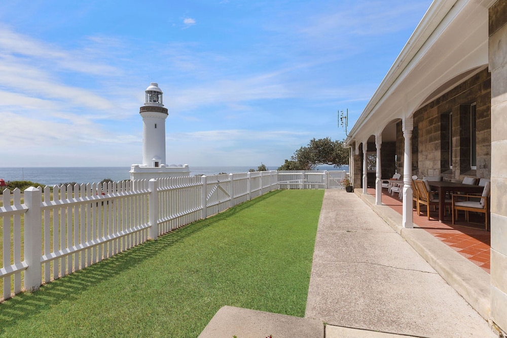 Reflections Norah Head Lighthouse Cottages — 4-Star Luxury Hotel in Budgewoi, Australia