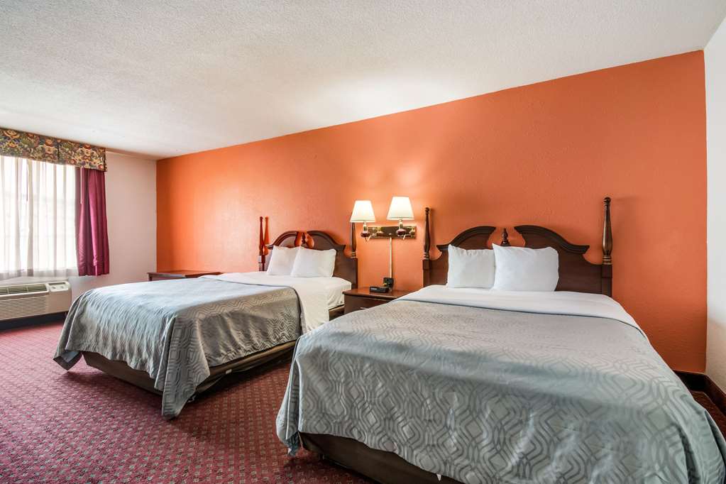Econo Lodge Inn & Suites Chambersburg Central - photo 23