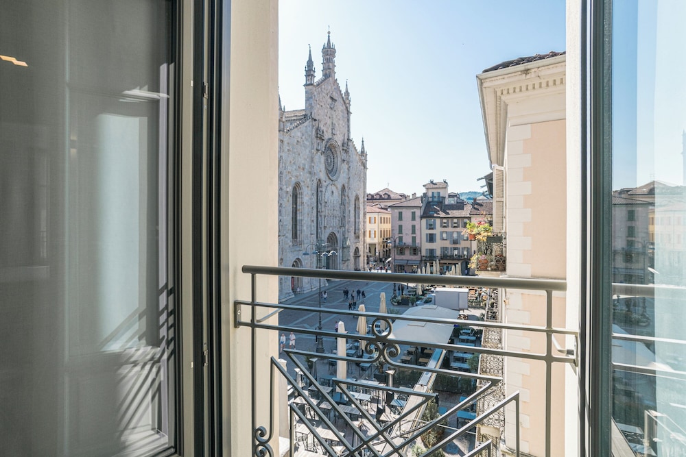 Palazzo La Cortesella Modern Design & Central Location — 4-Star Luxury Hotel in Como, Italy