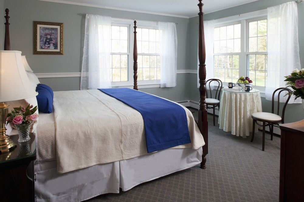 Wolf Cove Inn - photo 3