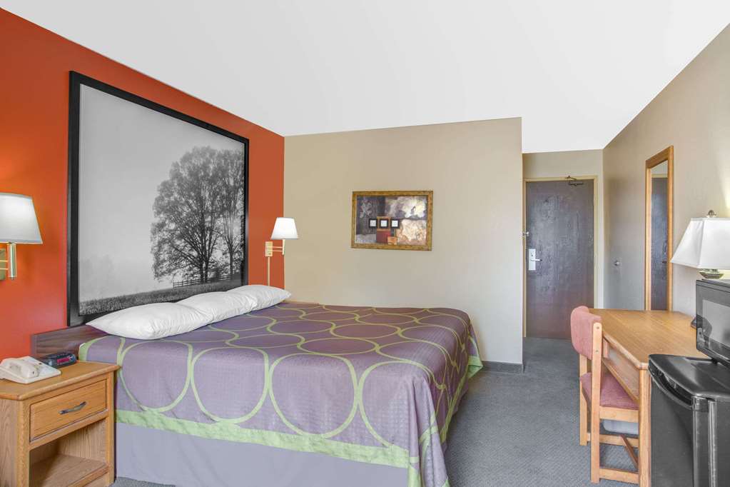 Super 8 by Wyndham Christiansburg Blacksburg Area - photo 13