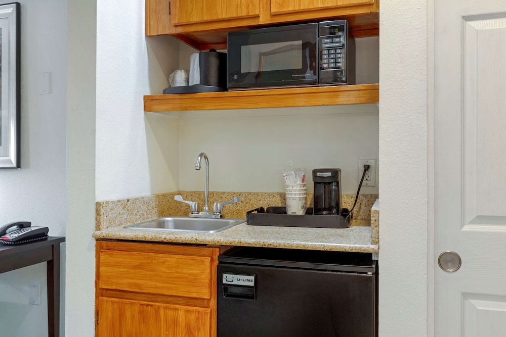 Best Western Plus Rockwall Inn & Suites - photo 19