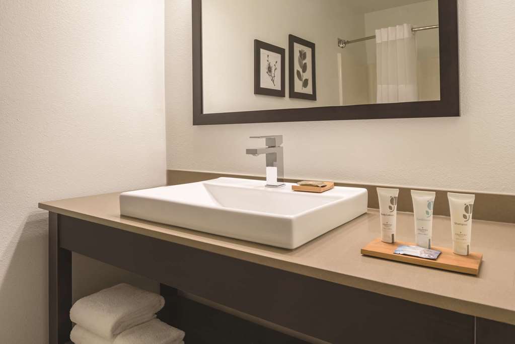 Country Inn & Suites by Radisson Waterloo IA - photo 9