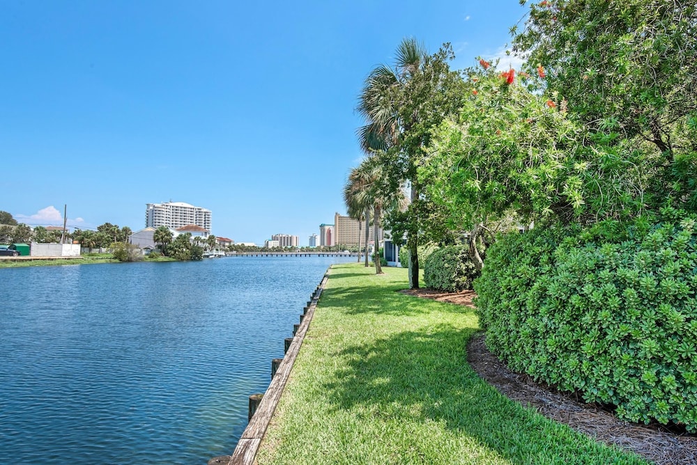 Shoreline Towers Townhouse 4 1 - featured photo