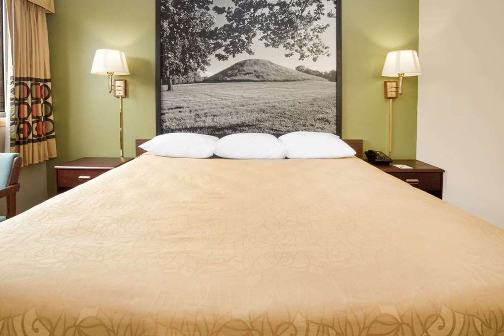 Super 8 by Wyndham Normal Bloomington - photo 12