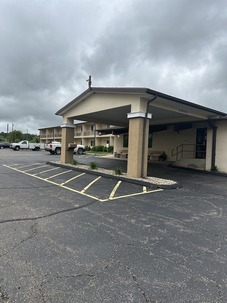 Rodeway Inn Zanesville OH - photo 20