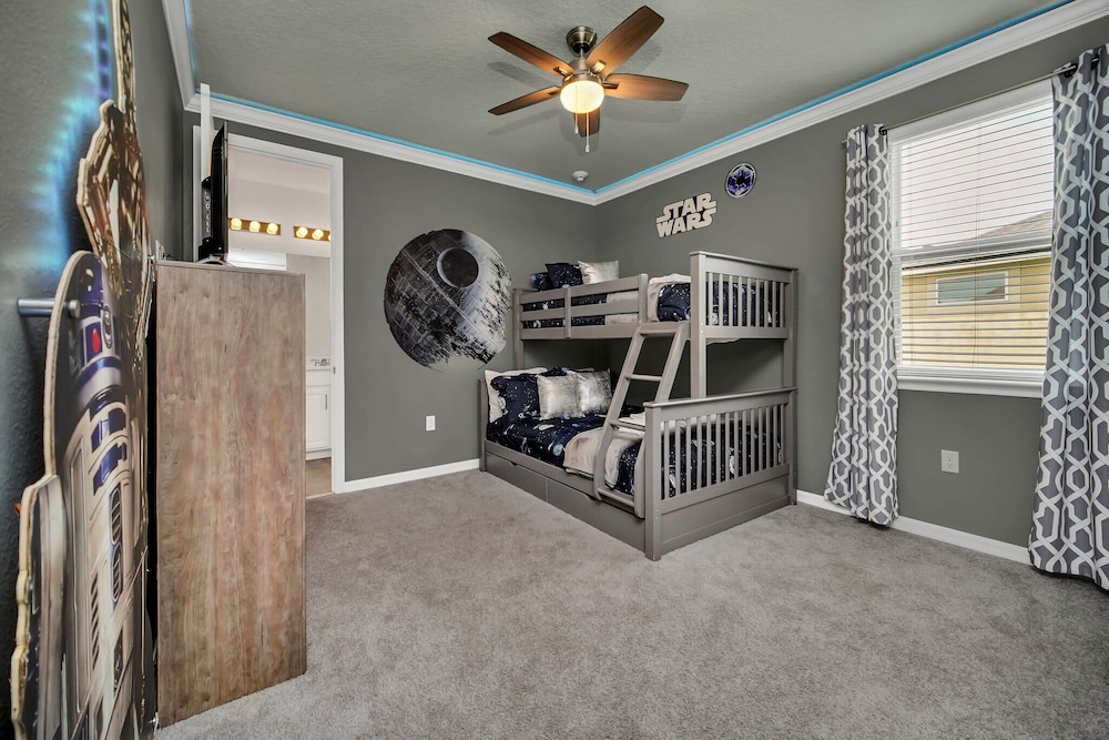 New Decor With Mickey Nemo Tinkerbell & Star Wars Rooms Private Pool and Game Room - photo 2