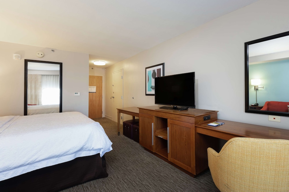 Hampton Inn & Suites Austin Airport - photo 24