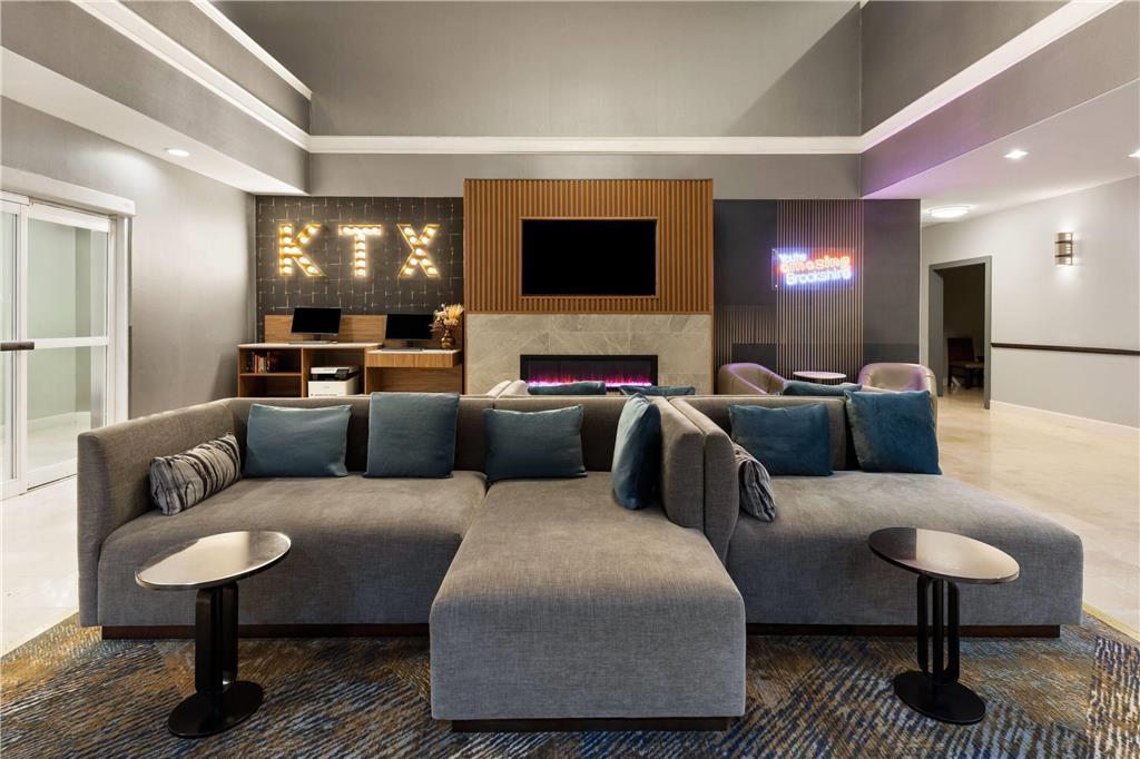 La Quinta Inn & Suites by Wyndham Brookshire West Katy - photo 6