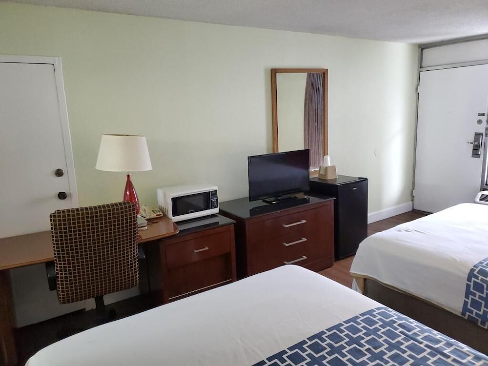 Econo Inn - photo 17