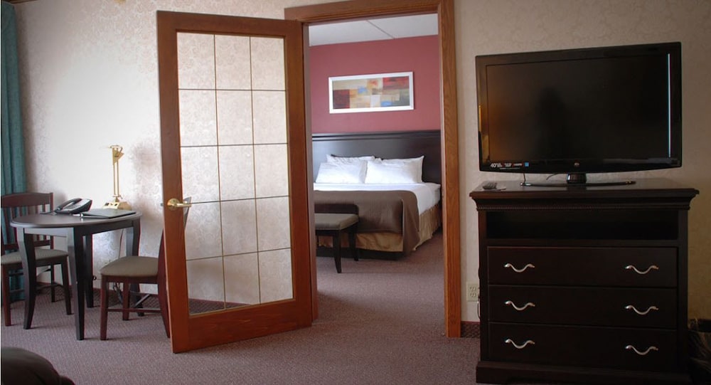 The Plaza Hotel & Suites Winona - photo 13