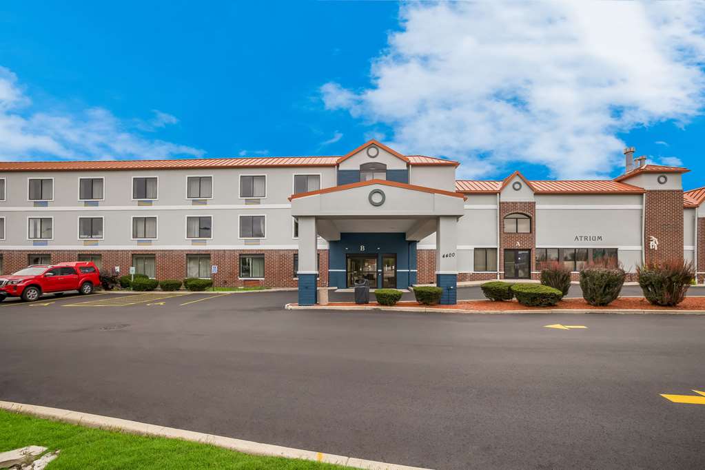 Suburban Studios Milwaukee Airport - photo 2