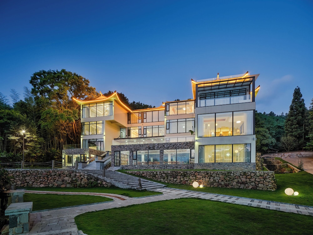 Serenity Valley Zhangjiajie National Forest Park in Zhangjiajie, People's Republic of China