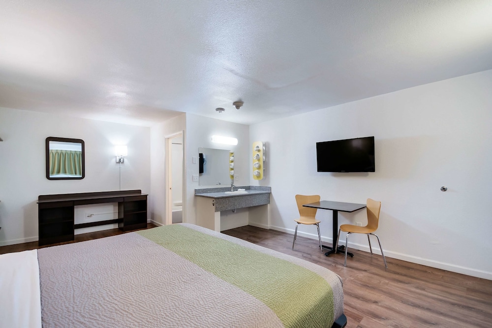 Motel 6 Burlington WA - photo 17