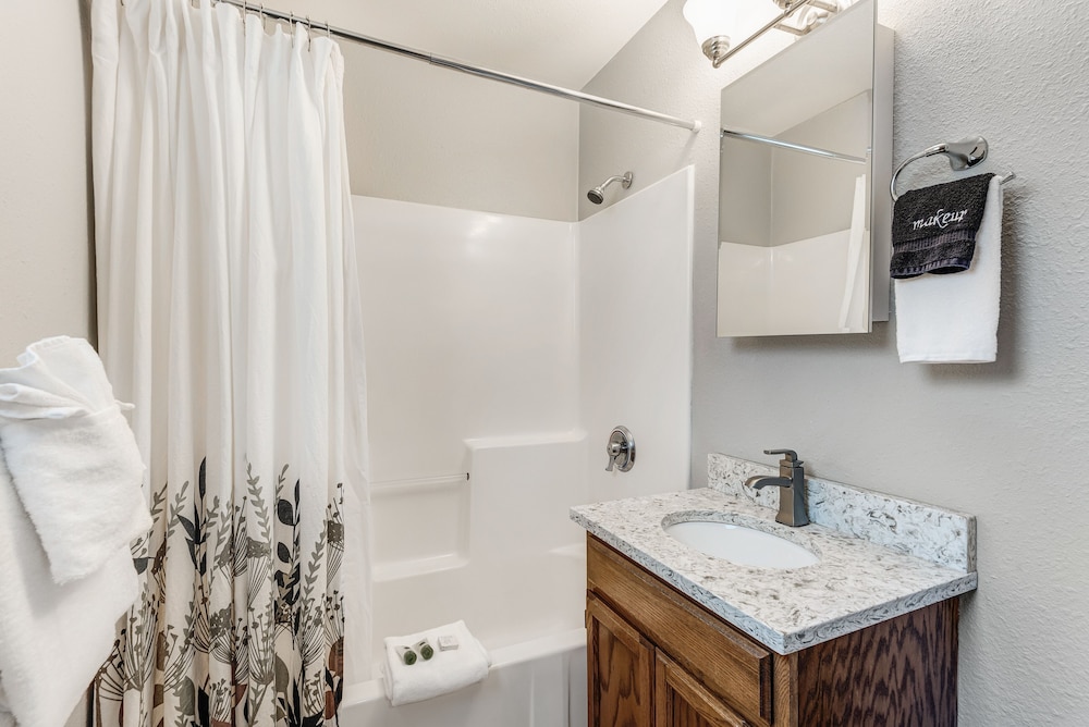 Bend Riverside Inn & Suites - photo 388