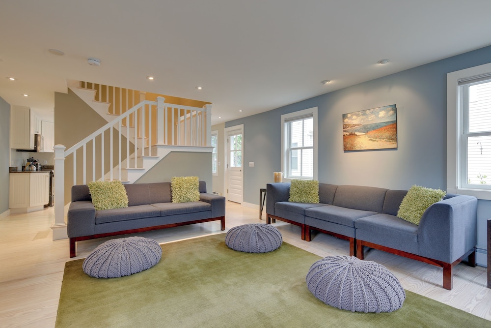 Walk To Beach Gem with Patio And Bbq in Provincetown — 4-Star Luxury Hotel in Provincetown, United States
