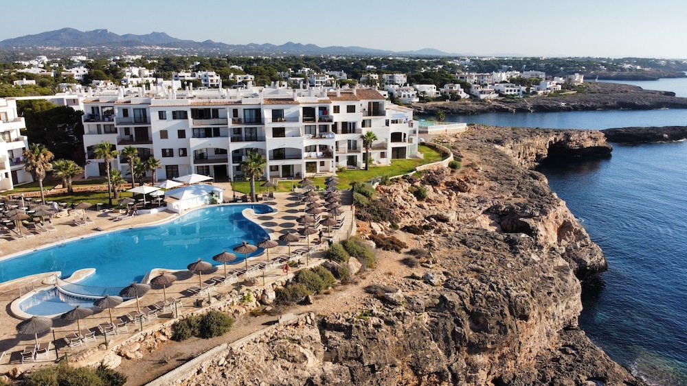 Alua Suites Las Rocas in Santanyi, Spain