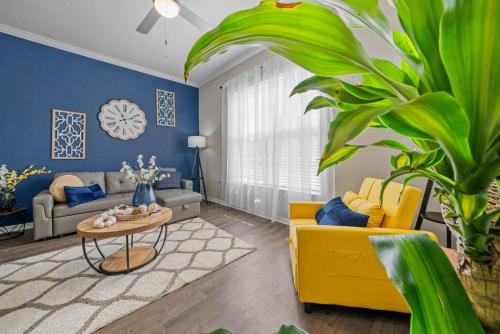 Stylish 2BR2BA w Pool Gym Near Airport #3 — 4-Star Luxury Hotel in Tampa, United States