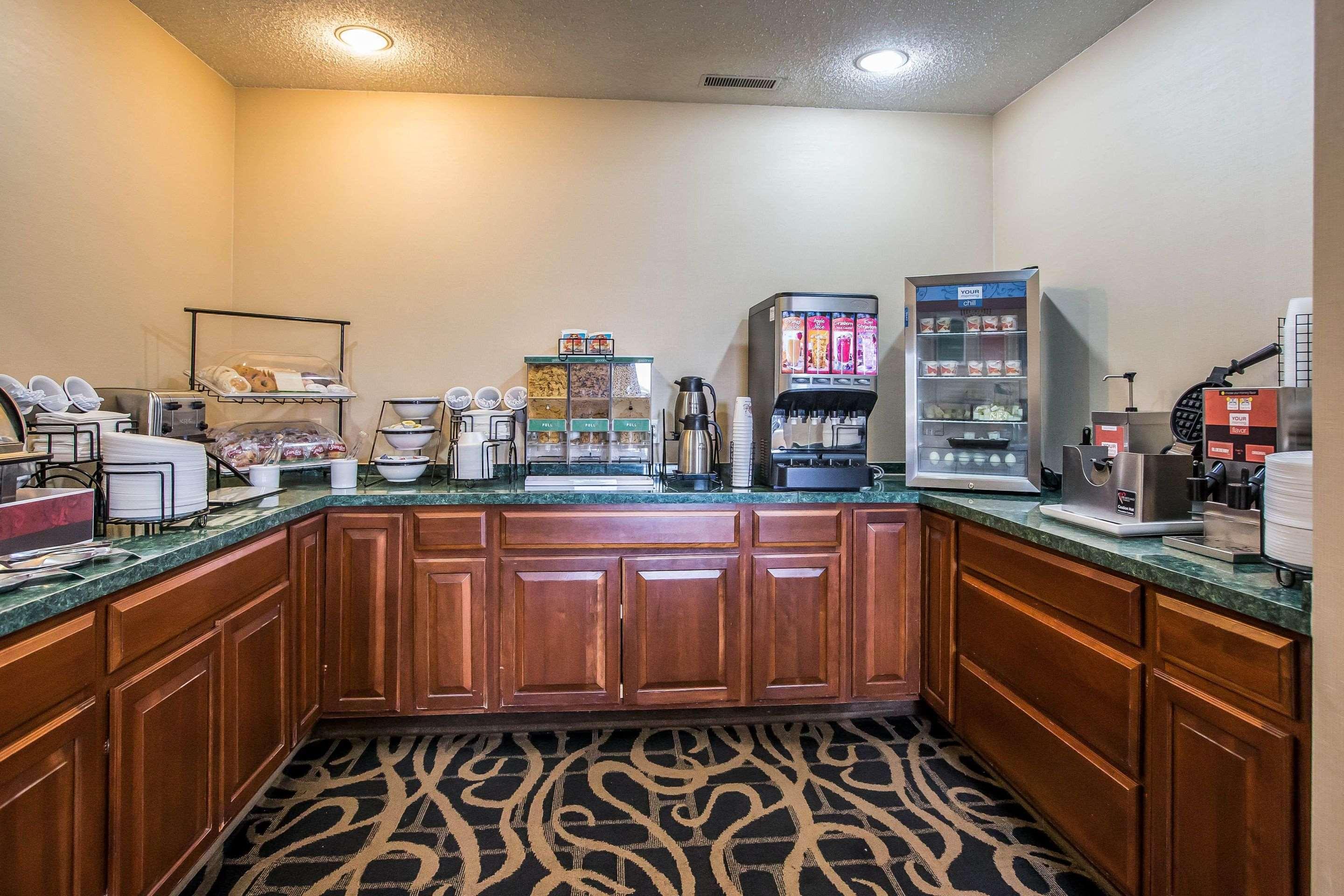 Quality Inn & Suites Mendota near I 39 - photo 20